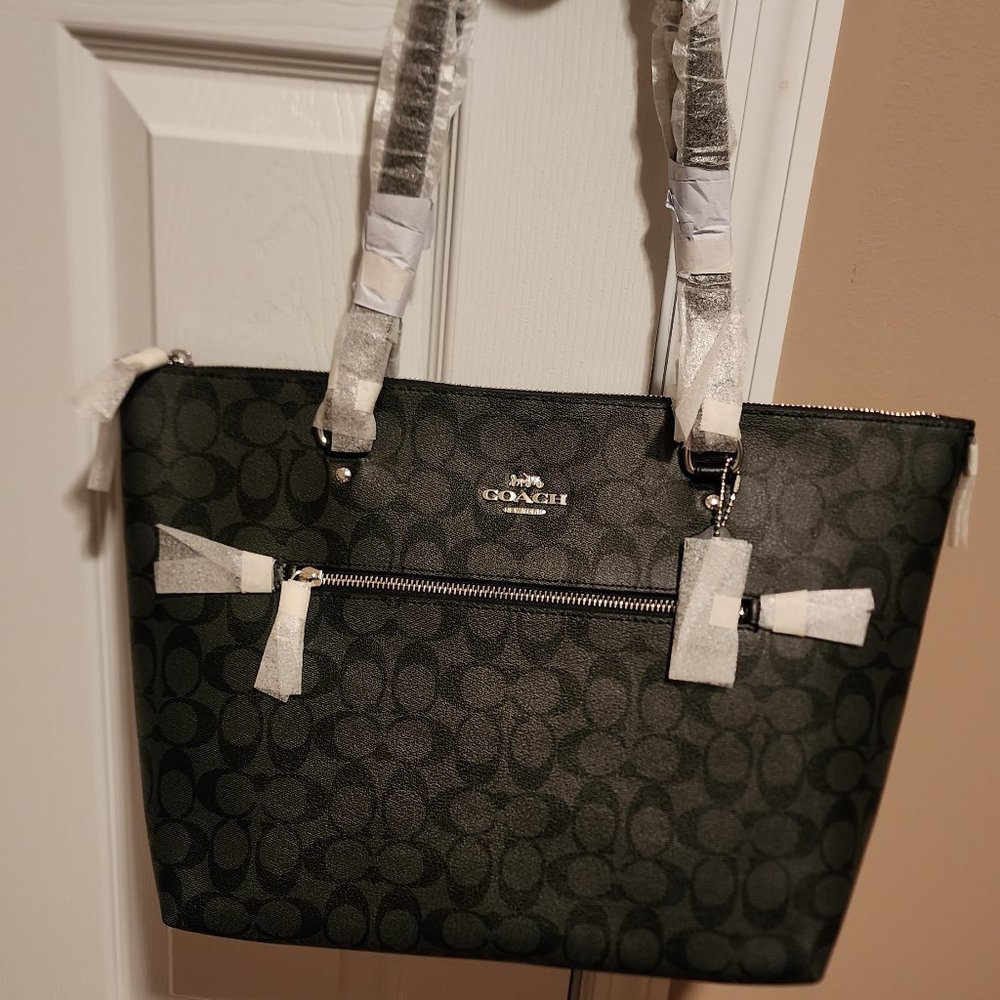 COACH Signature Gallery Tote